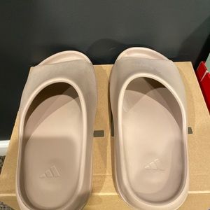 yeezy pure slides size 9 men